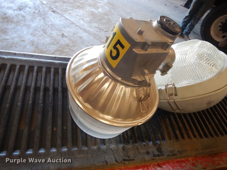 image for item HV9757 Light fixtures