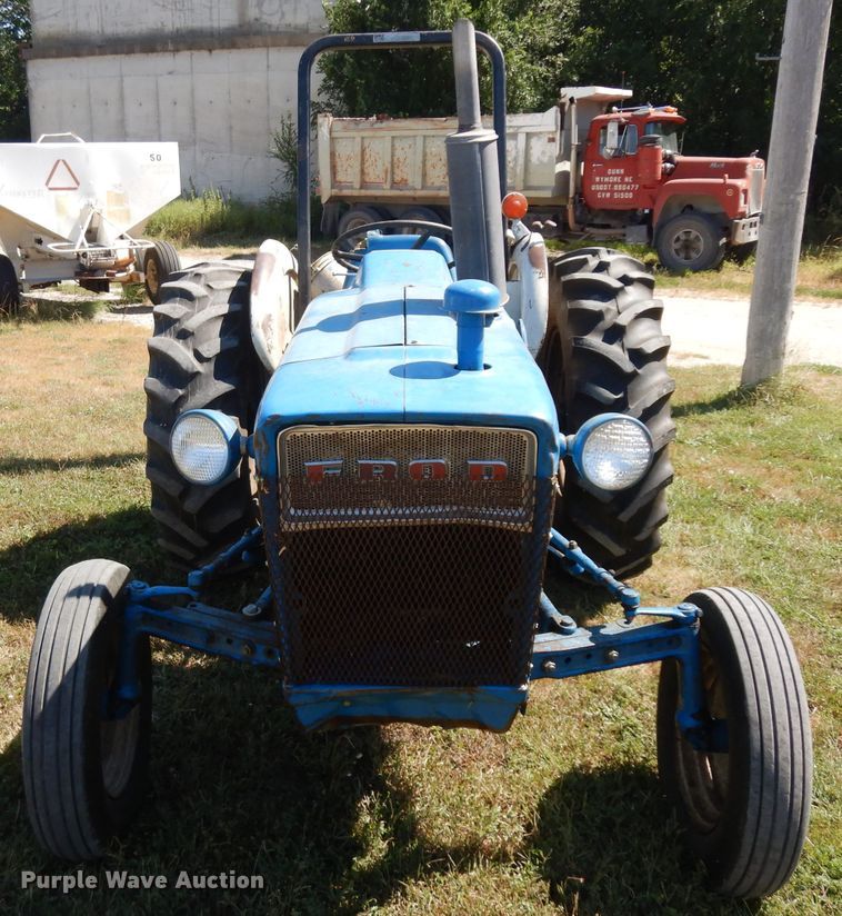 image for item HV9766 1970 Ford 2000  tractor