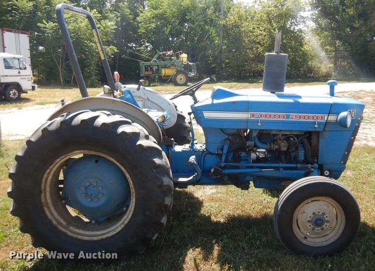 image for item HV9766 1970 Ford 2000  tractor