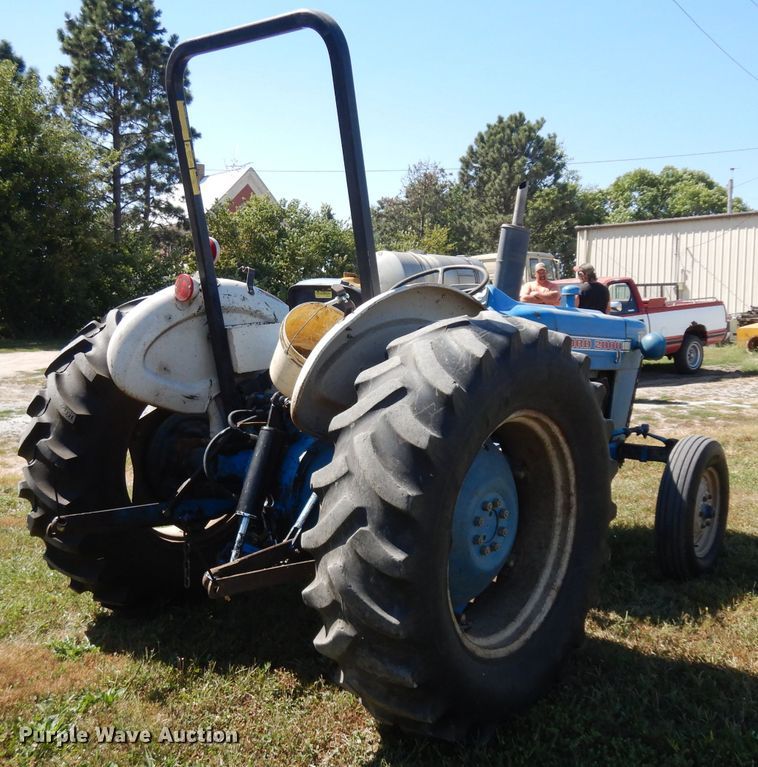 image for item HV9766 1970 Ford 2000  tractor