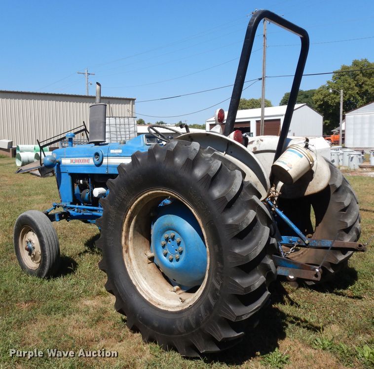 image for item HV9766 1970 Ford 2000  tractor