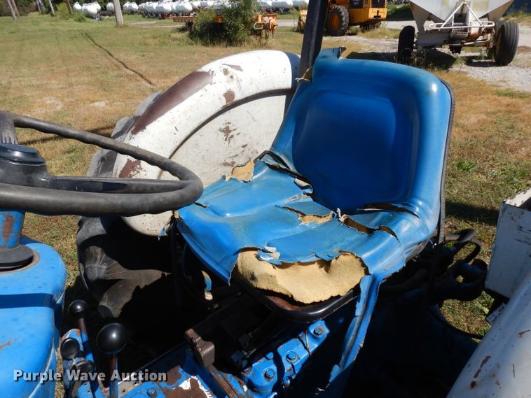 image for item HV9766 1970 Ford 2000  tractor