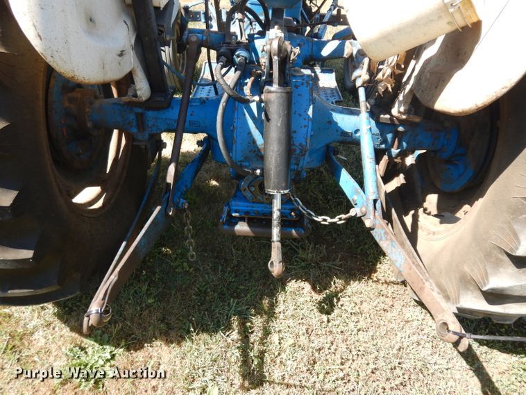 image for item HV9766 1970 Ford 2000  tractor