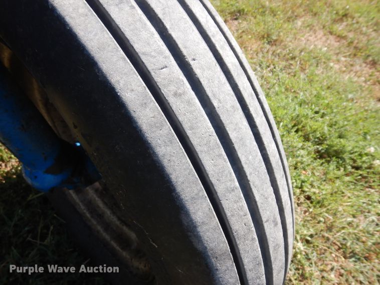 image for item HV9766 1970 Ford 2000  tractor