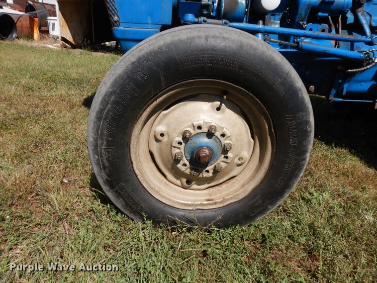 image for item HV9766 1970 Ford 2000  tractor