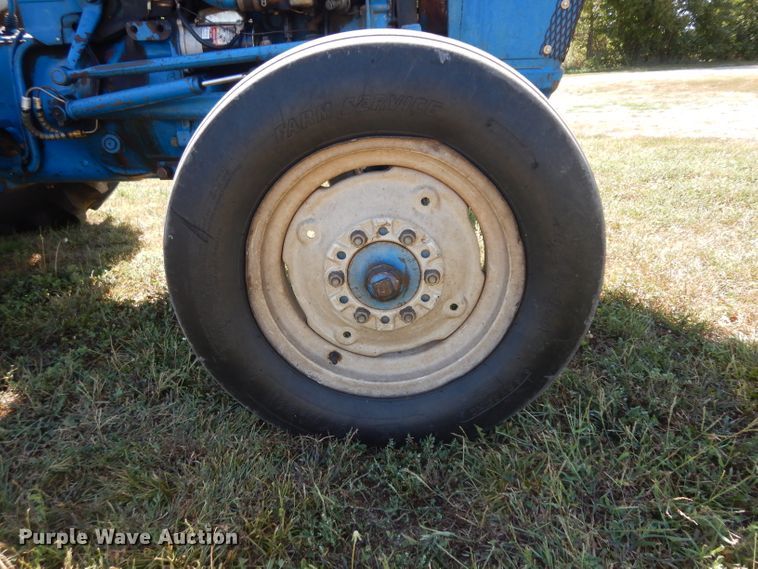 image for item HV9766 1970 Ford 2000  tractor