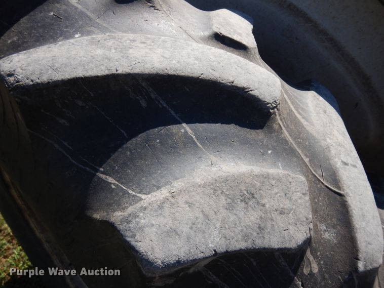 image for item HV9766 1970 Ford 2000  tractor