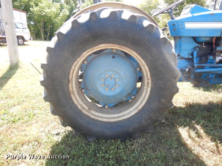 image for item HV9766 1970 Ford 2000  tractor