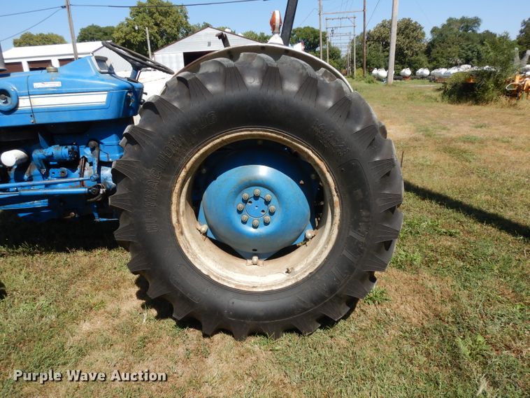 image for item HV9766 1970 Ford 2000  tractor