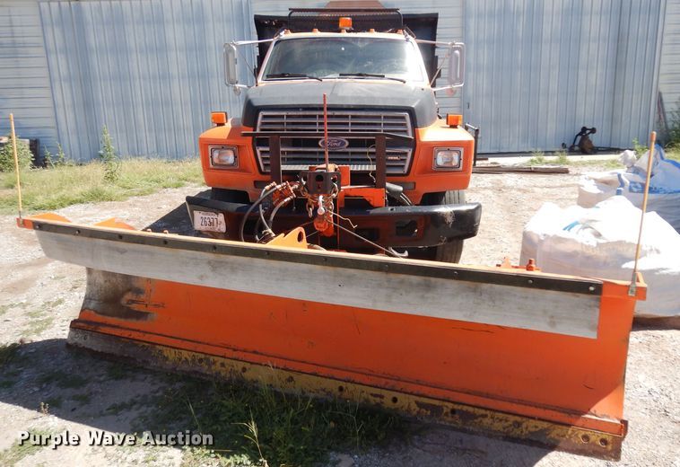 image for item HV9772 1991 Ford F800  dump truck