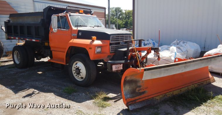 image for item HV9772 1991 Ford F800  dump truck