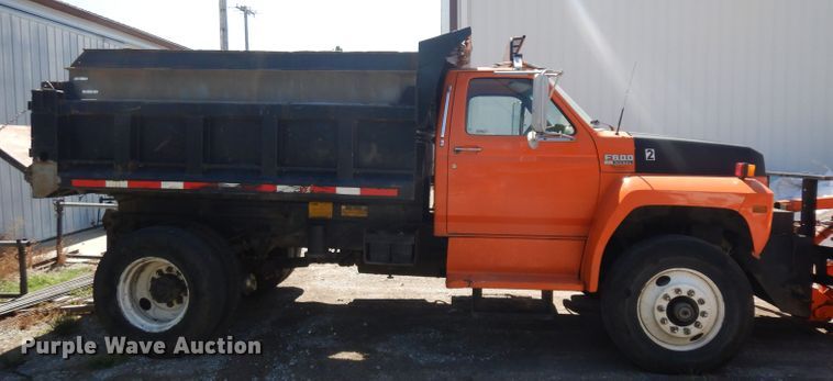 image for item HV9772 1991 Ford F800  dump truck