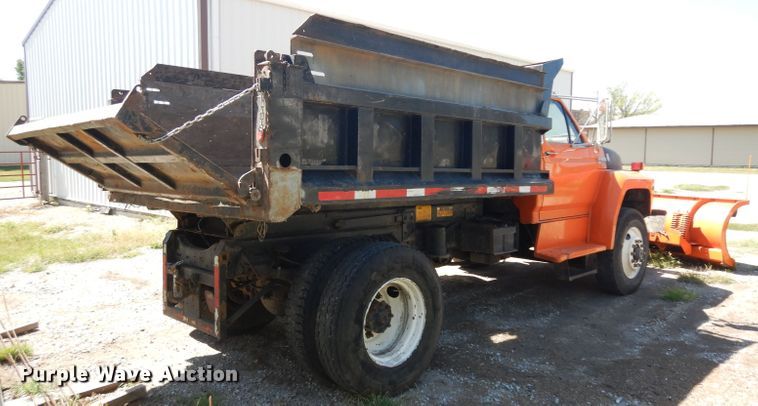 image for item HV9772 1991 Ford F800  dump truck