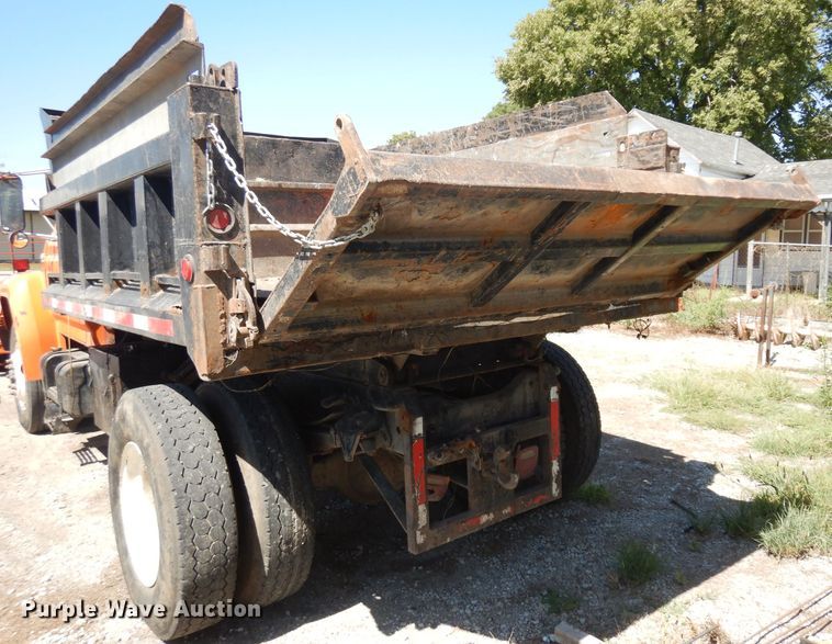image for item HV9772 1991 Ford F800  dump truck