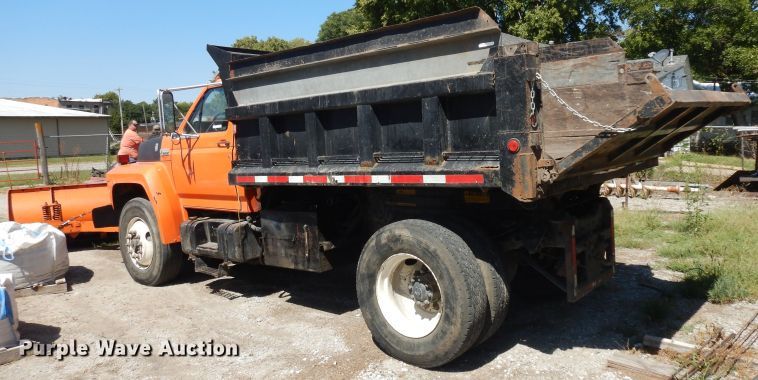 image for item HV9772 1991 Ford F800  dump truck