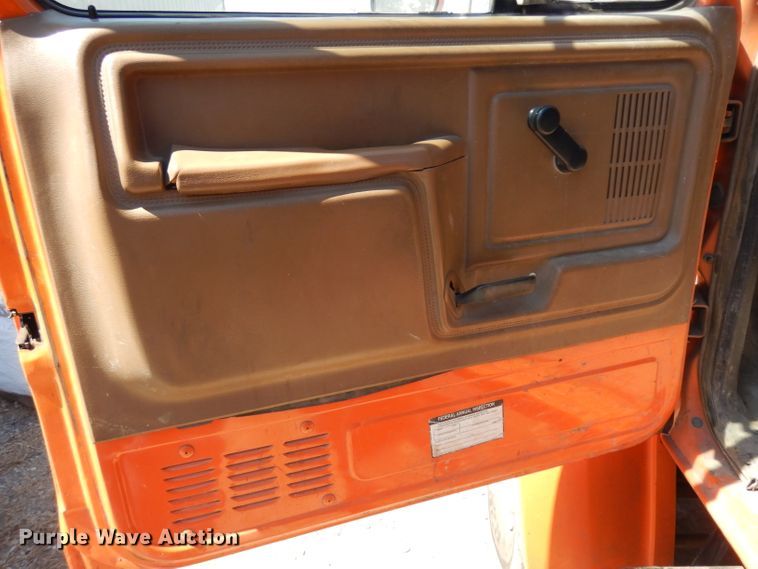 image for item HV9772 1991 Ford F800  dump truck