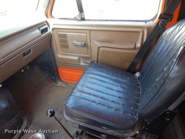 image for item HV9772 1991 Ford F800  dump truck