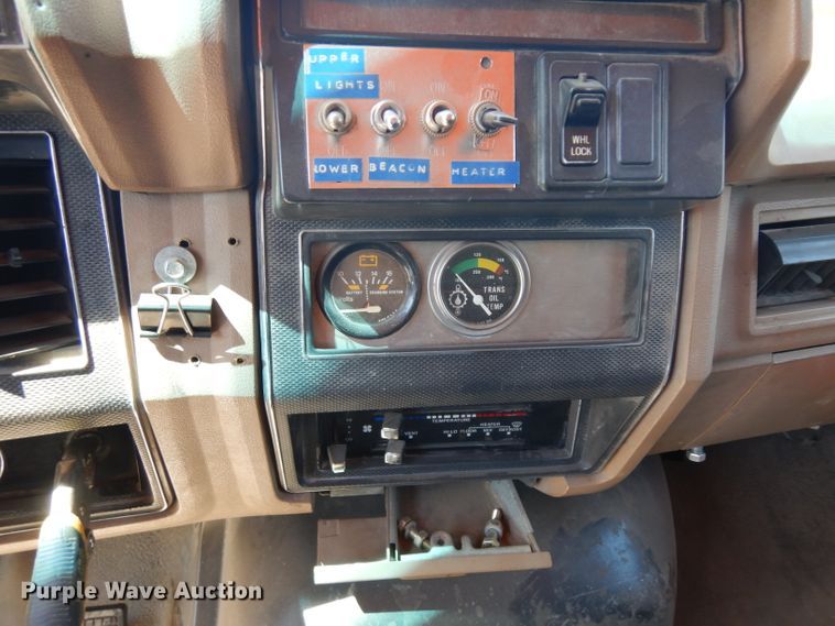 image for item HV9772 1991 Ford F800  dump truck