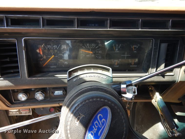 image for item HV9772 1991 Ford F800  dump truck