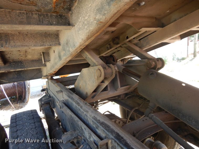 image for item HV9772 1991 Ford F800  dump truck