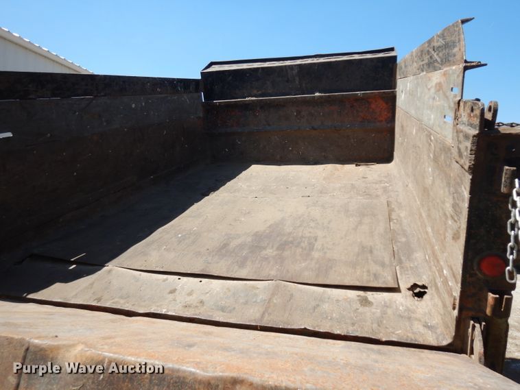 image for item HV9772 1991 Ford F800  dump truck