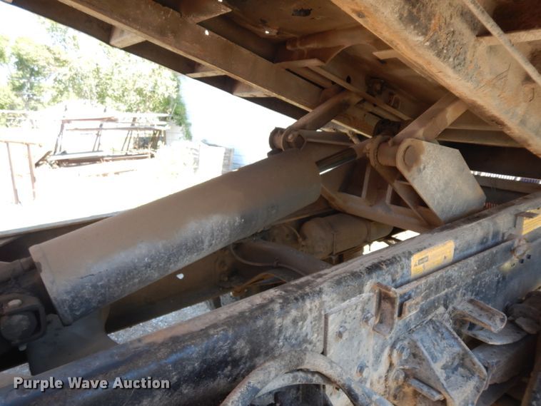 image for item HV9772 1991 Ford F800  dump truck