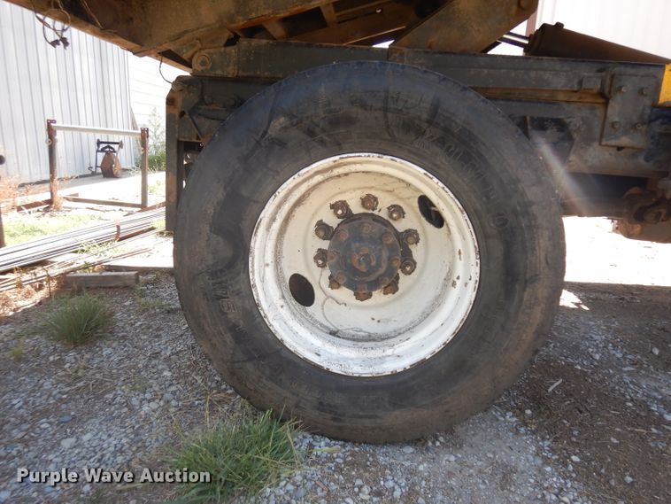 image for item HV9772 1991 Ford F800  dump truck