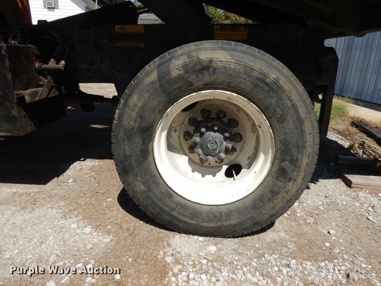 image for item HV9772 1991 Ford F800  dump truck