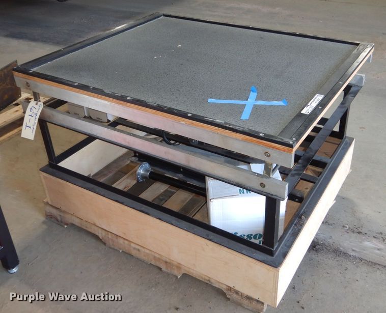 image for item HV9900 Earthquake machine exhibit