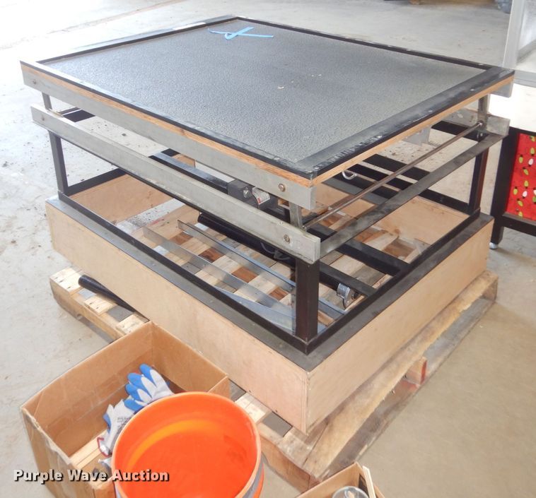 image for item HV9900 Earthquake machine exhibit