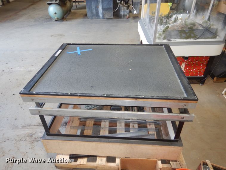 image for item HV9900 Earthquake machine exhibit