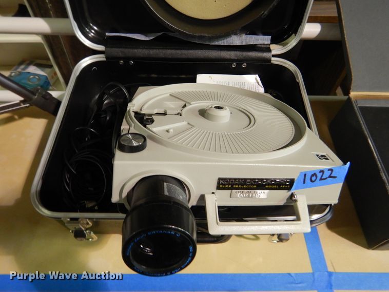 Kodak Ektagraphic AF2 slide projector in Tulsa, OK Item HY9423 sold