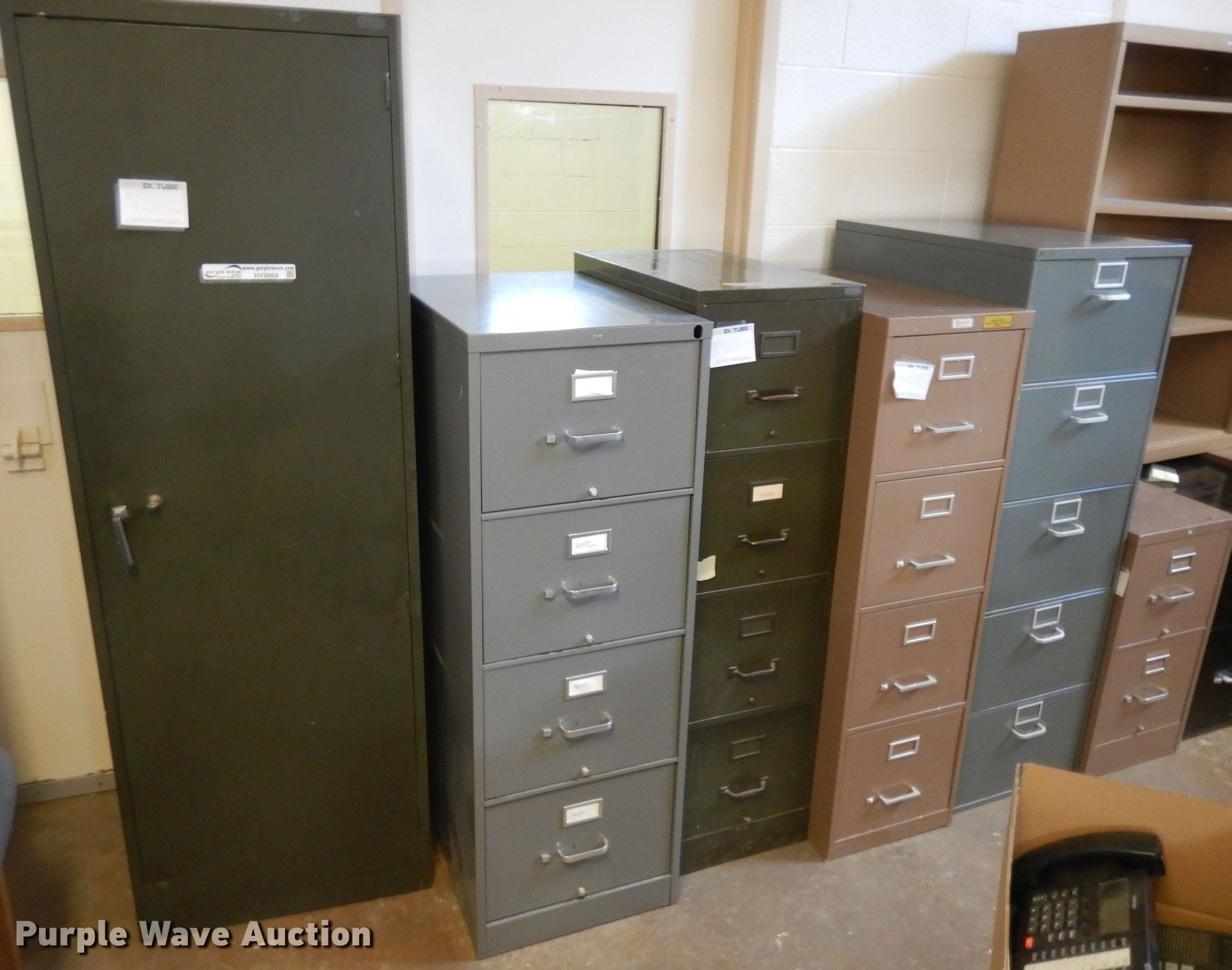 (12) pieces of furniture in Salina, KS Item HV9969 sold Purple Wave