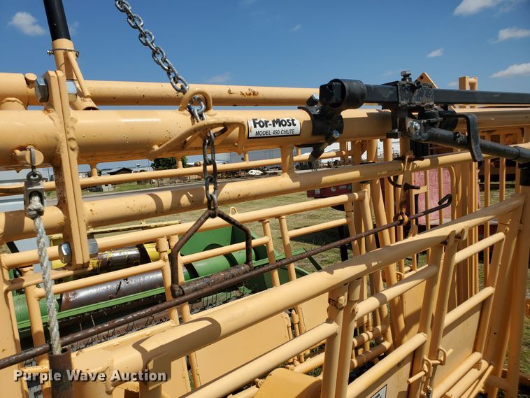 image for item DE4477 For-Most 450 livestock squeeze chute
