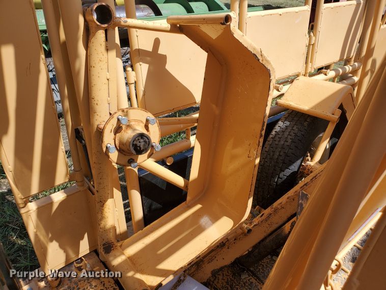 image for item DE4477 For-Most 450 livestock squeeze chute