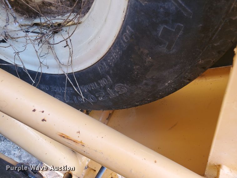 image for item DE4477 For-Most 450 livestock squeeze chute