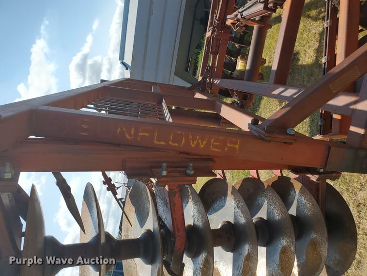 image for item DE4481 Sunflower tandem disk