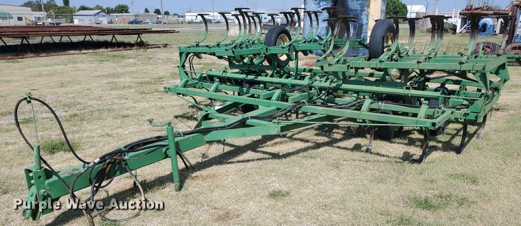 image for item DE4484 John Deere field cultivator