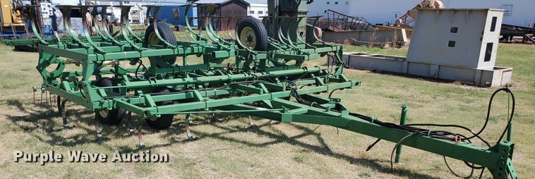image for item DE4484 John Deere field cultivator