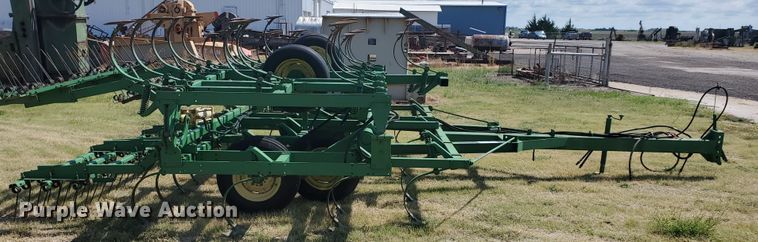 image for item DE4484 John Deere field cultivator