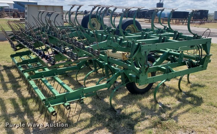 image for item DE4484 John Deere field cultivator