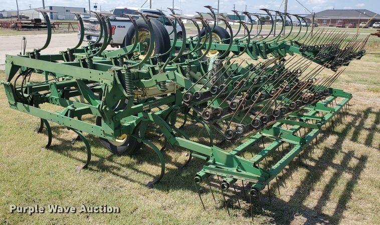 image for item DE4484 John Deere field cultivator