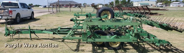 image for item DE4484 John Deere field cultivator