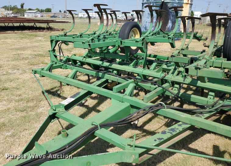image for item DE4484 John Deere field cultivator