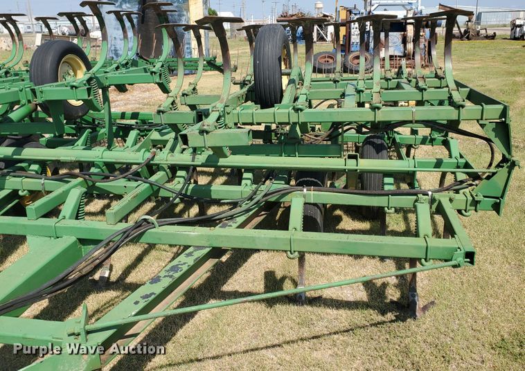 image for item DE4484 John Deere field cultivator