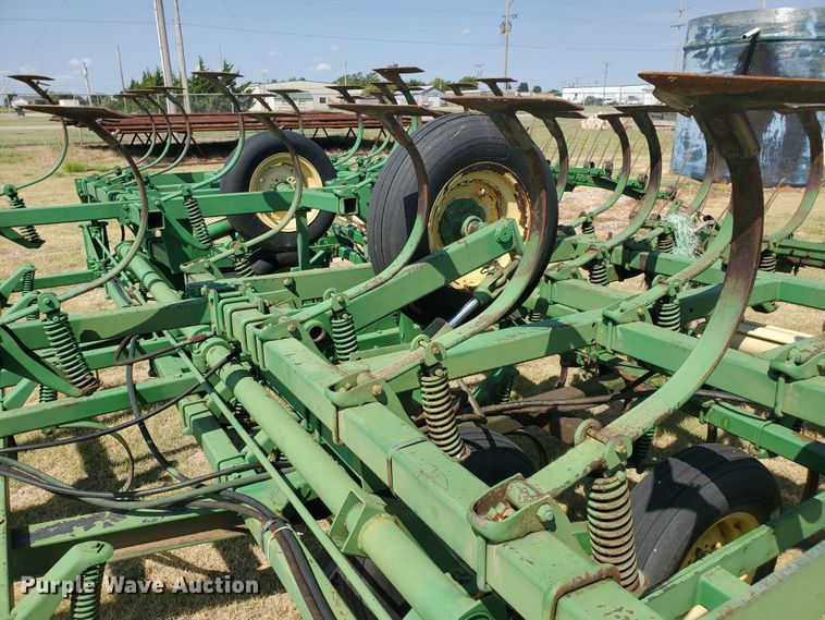 image for item DE4484 John Deere field cultivator