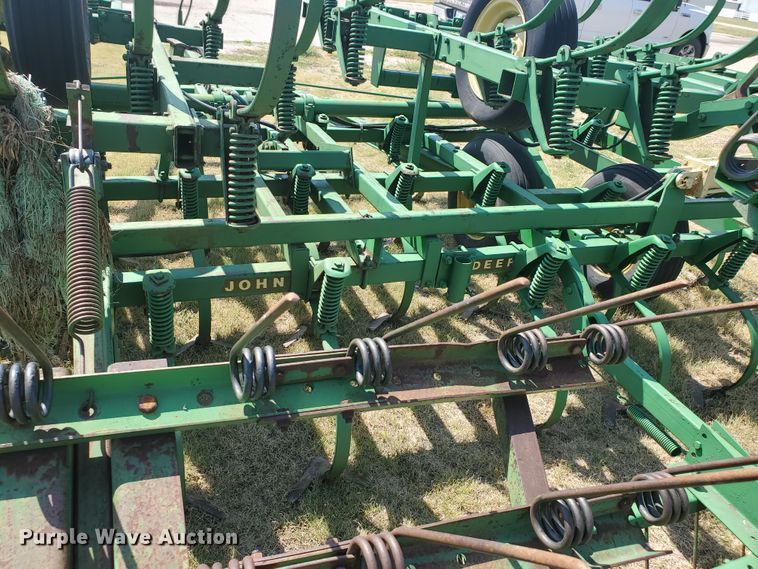 image for item DE4484 John Deere field cultivator