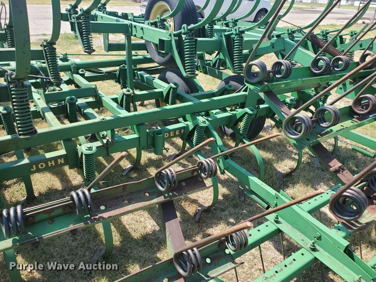 image for item DE4484 John Deere field cultivator