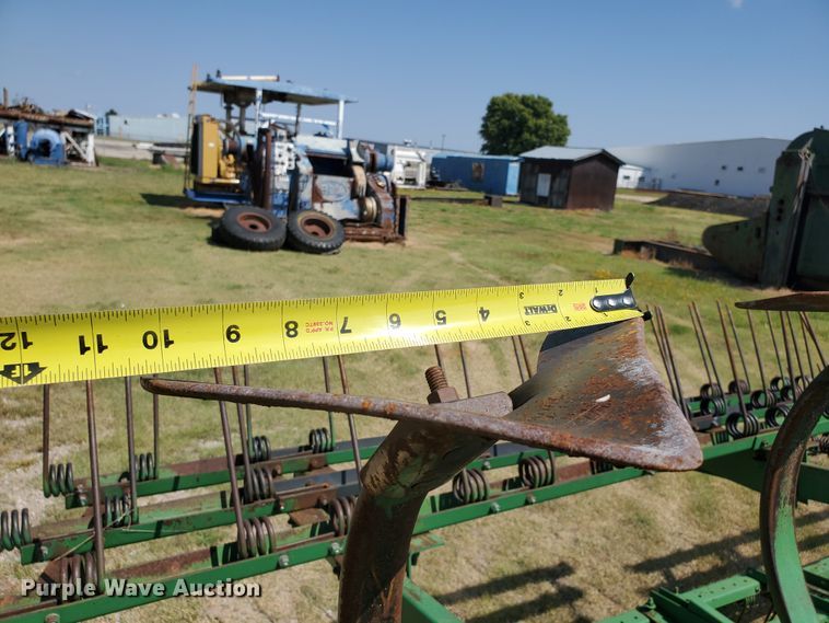 image for item DE4484 John Deere field cultivator