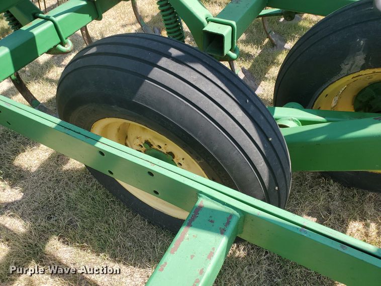image for item DE4484 John Deere field cultivator